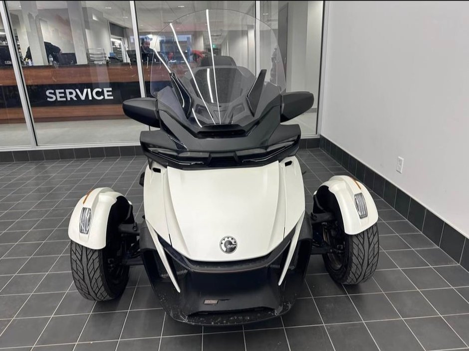 Can-Am Spyder Roadster RT Edition Sea to SKY 2024-1