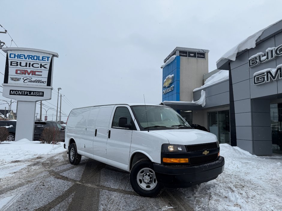 2022 Chevrolet Express Cargo Van LWB in Drummondville, Quebec - w940px