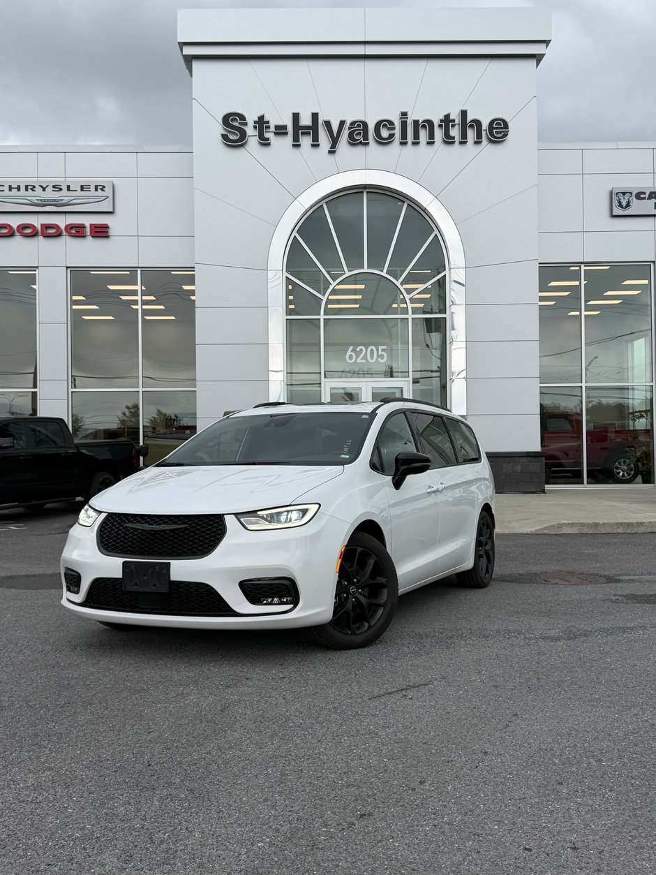 2025 Chrysler Pacifica Limited in Saint-Hyacinthe, Quebec