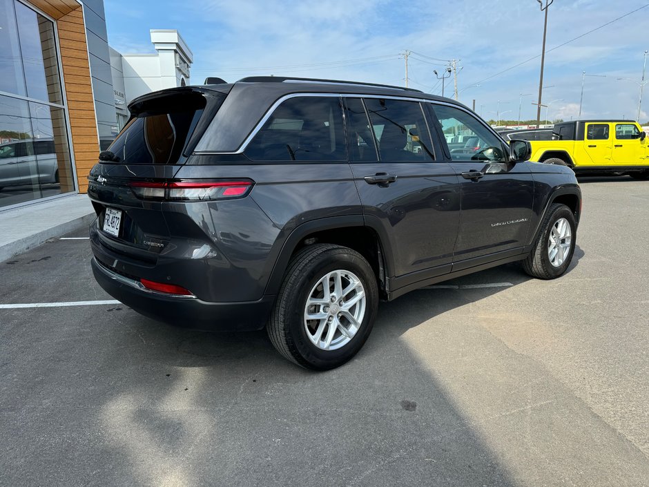 2023 Jeep Grand Cherokee LAREDO-3