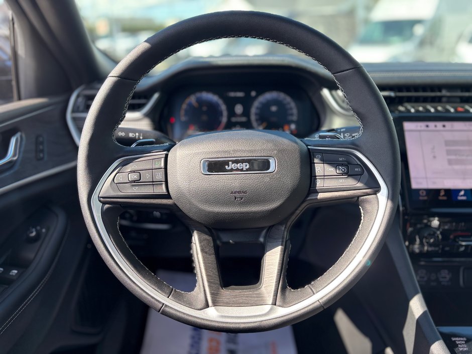 2024 Jeep Grand Cherokee LIMITED 4X4 // TOIT PANORAMIQUE-11