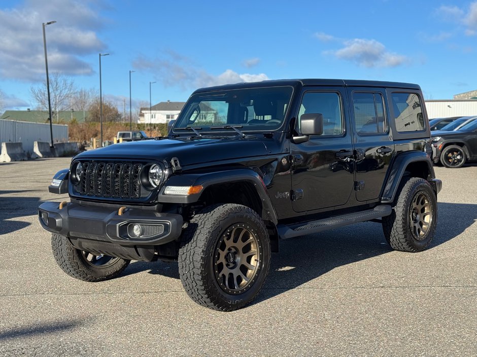 Wrangler SAHARA 4X4 // TEMPS FROID // 2 TOITS 2024 à Sherbrooke, Québec