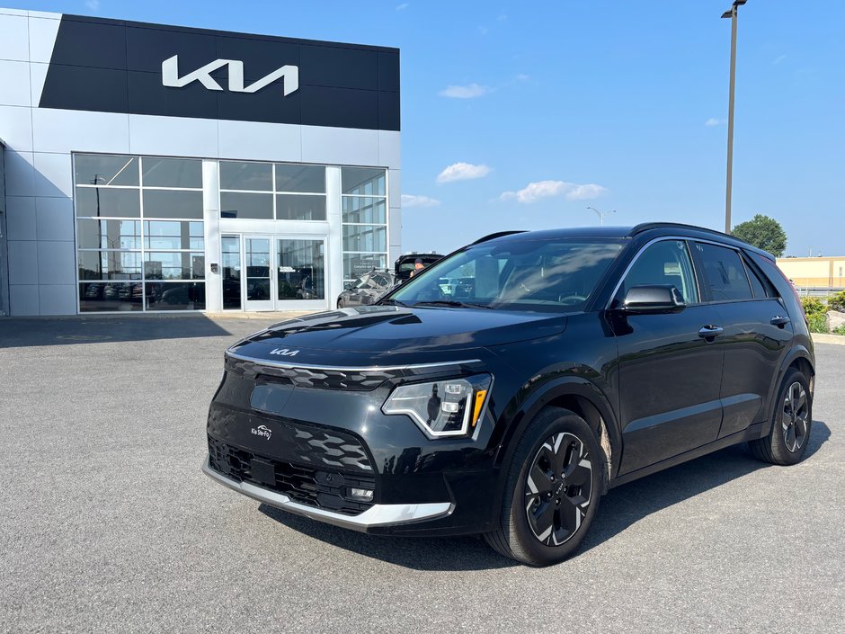 2024 Kia Niro EV Wave Leather + Sunroof + Navigation + Up to 407km of range