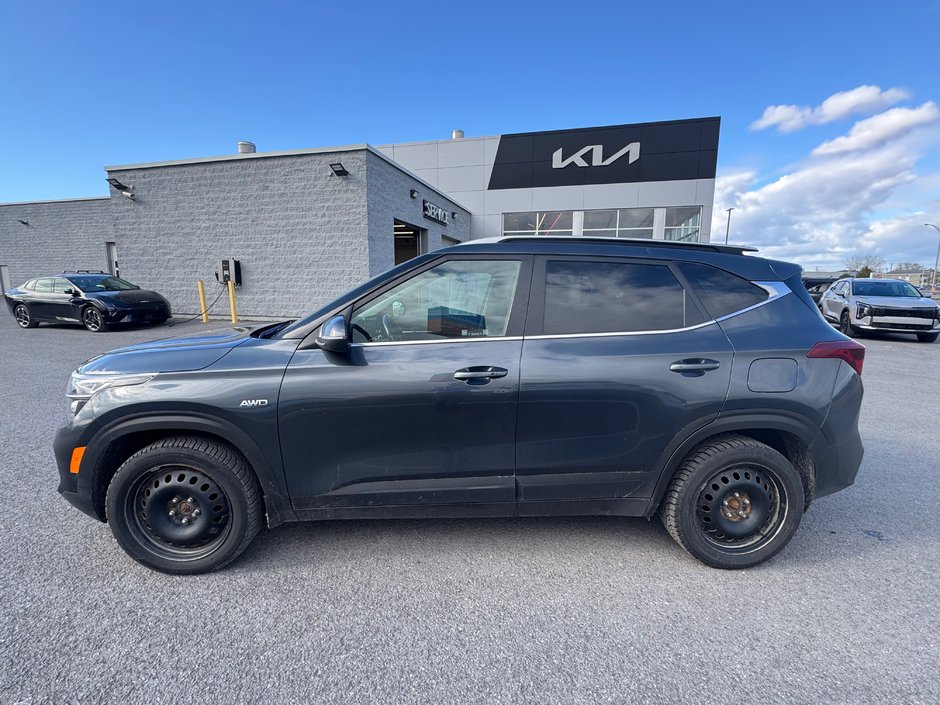 2021 Kia Seltos EX AWD + Sunroof + Leather + Backup camera