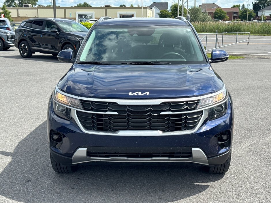 2024 Kia Seltos LX Heated seats + Backup camera + CarPlay