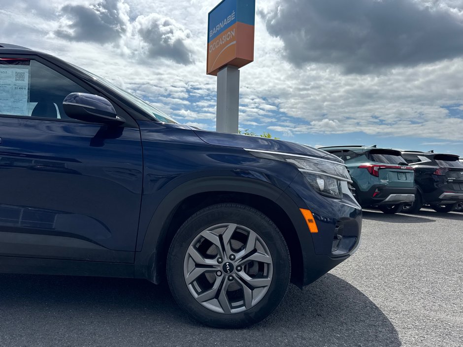 2024 Kia Seltos LX Heated seats + Backup camera + CarPlay