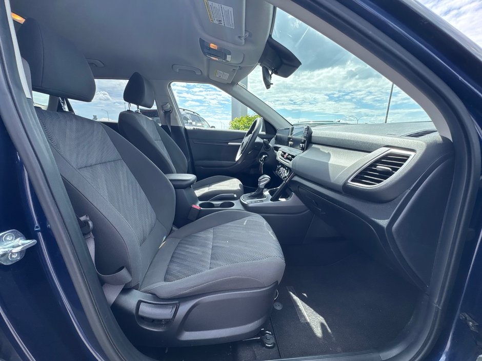 2024 Kia Seltos LX Heated seats + Backup camera + CarPlay