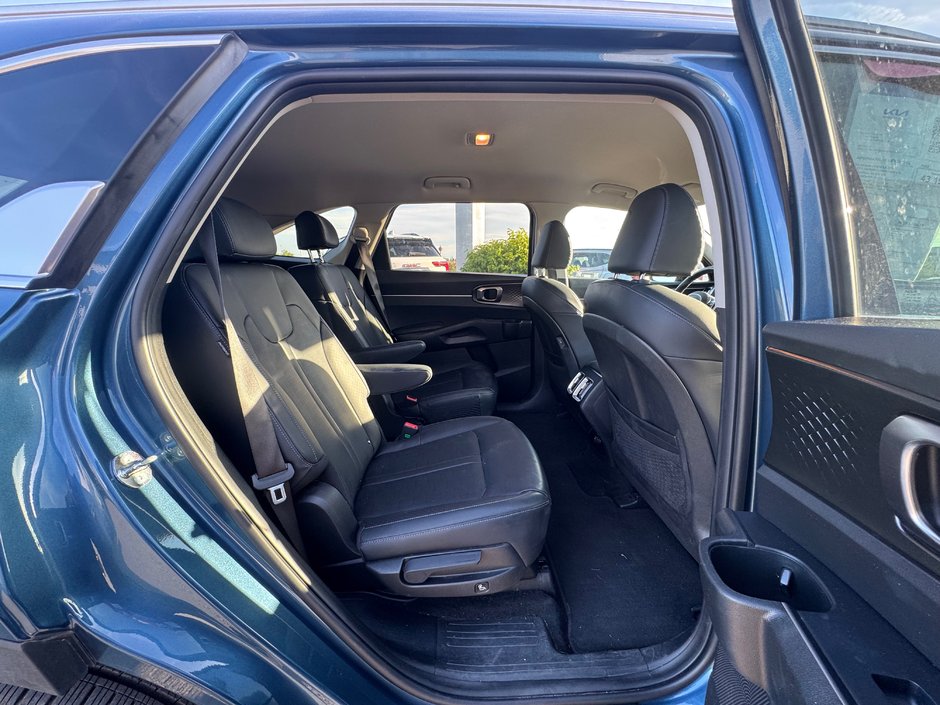 2025 Kia Sorento Hybrid EX AWD + CARPLAY + BACK UP CAMERA
