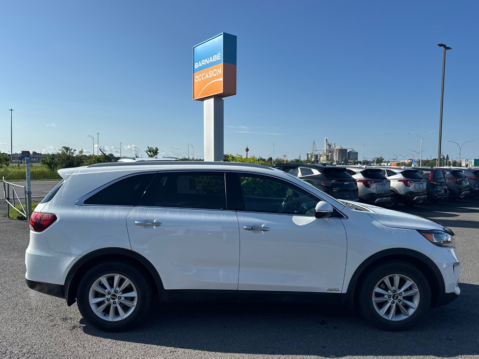 2020 Kia Sorento  AWD + 7 PASSENGERS + BACKUP CAMERA