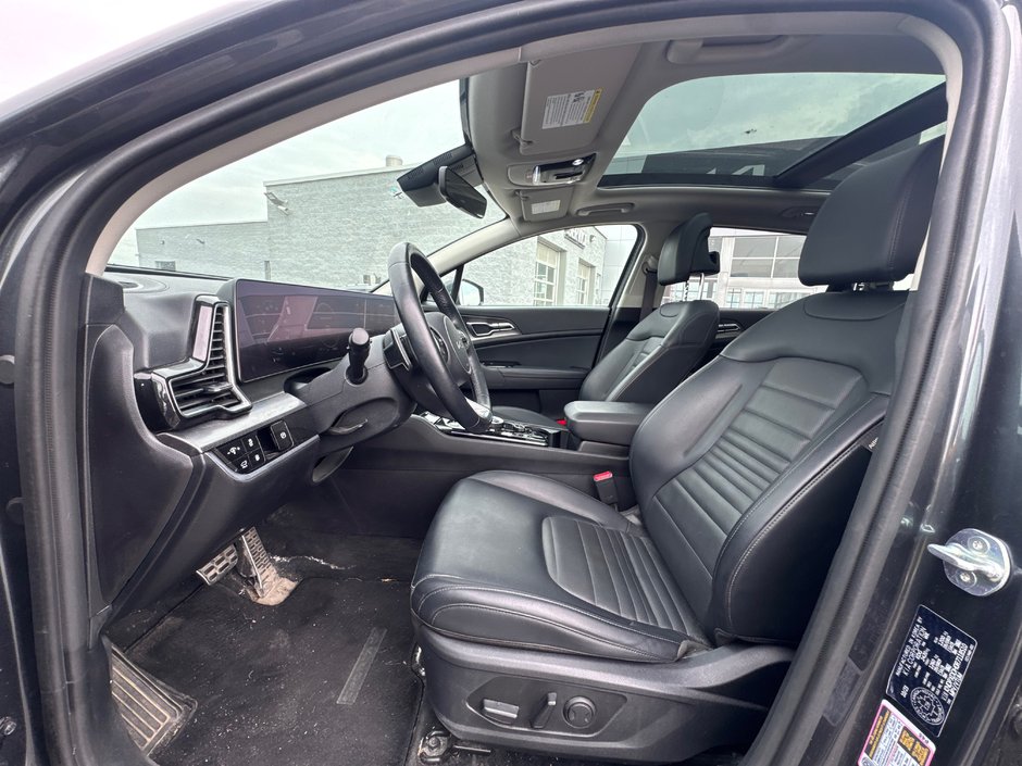 2024 Kia Sportage Plug-In Hybrid SX AWD + Sunroof + Leather + Backup camera