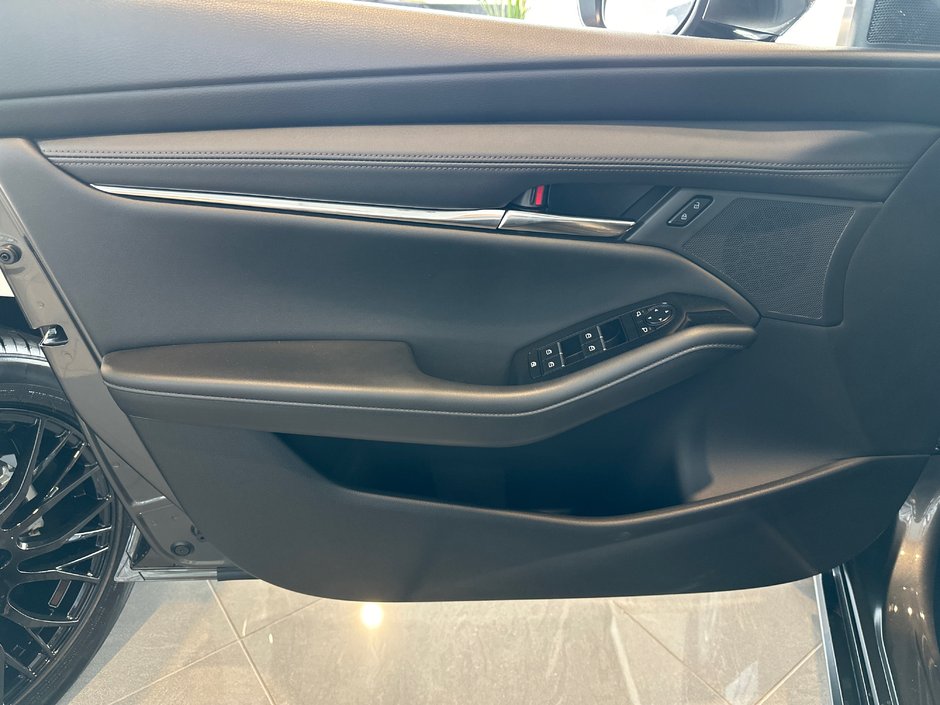 2025 Mazda 3 Sport GS-8