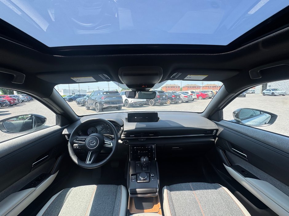 2023 Mazda MX-30 EV GT 100% electric + Carplay  + Heated seats