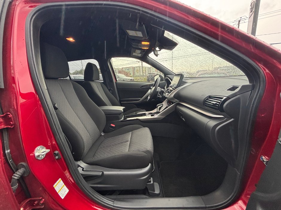 2023 Mitsubishi ECLIPSE CROSS SE-7