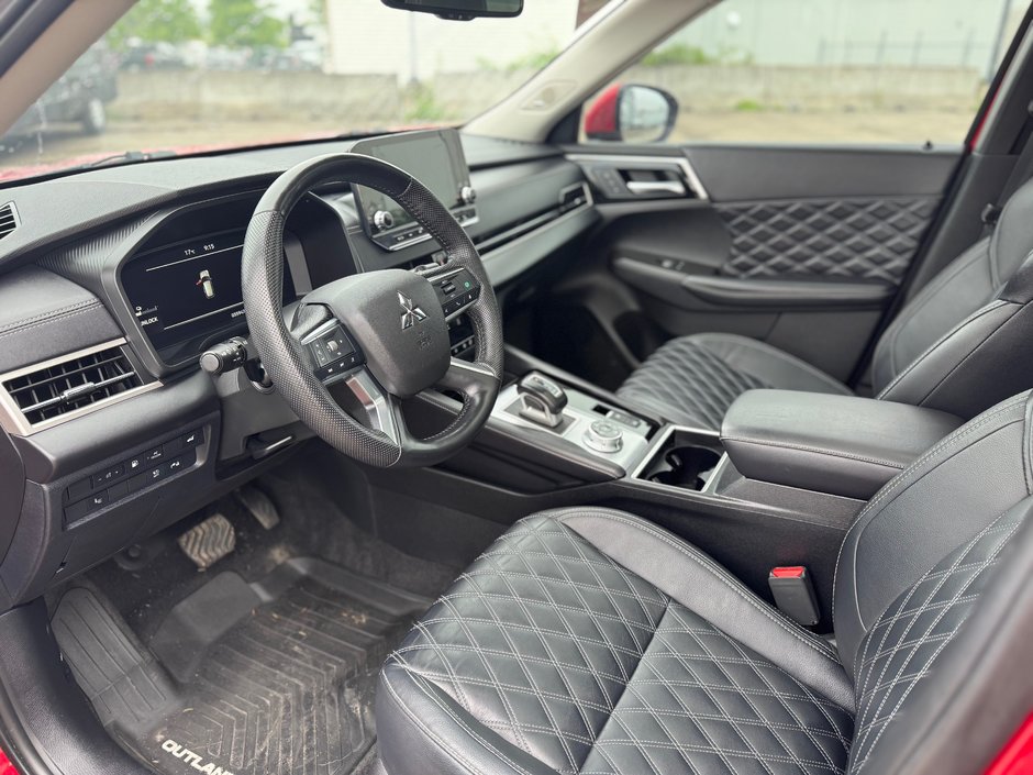 Mitsubishi OUTLANDER PHEV GT S-AWC // TOIT PANO // CUIR // 7 PLACES 2023-3
