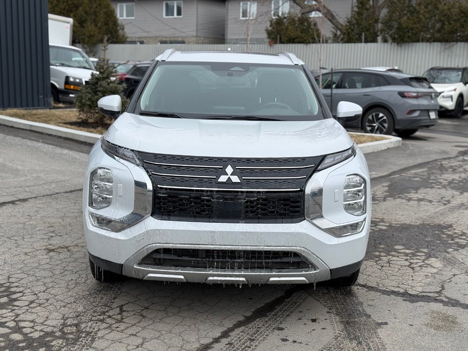 2023 Mitsubishi Outlander SE AWD-2
