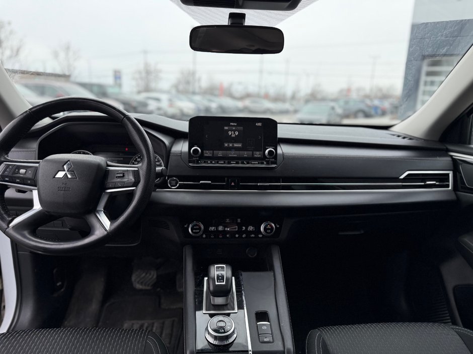 2023 Mitsubishi Outlander SE AWD-8