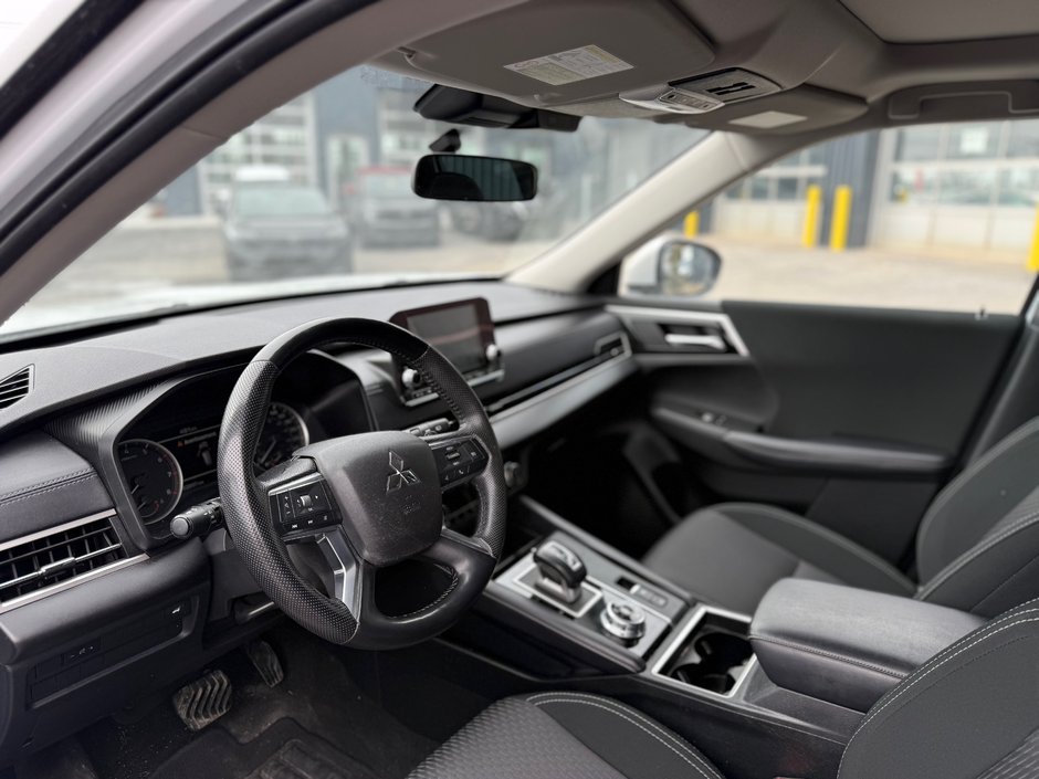 2023 Mitsubishi Outlander SE AWD-7