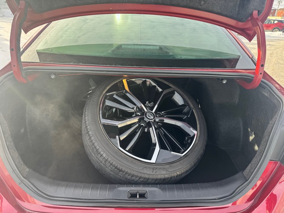 2023 Nissan Altima SR Leather + Sunroof + Bose