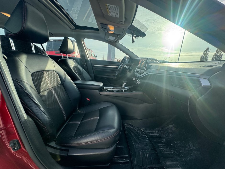2023 Nissan Altima SR Leather + Sunroof + Bose
