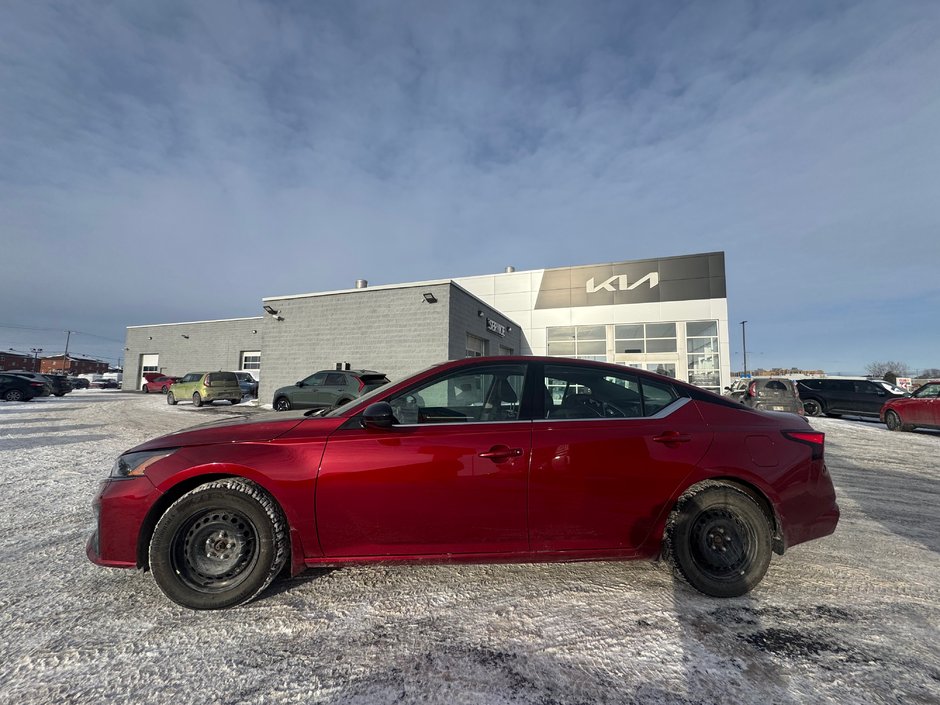 2023 Nissan Altima SR Leather + Sunroof + Bose