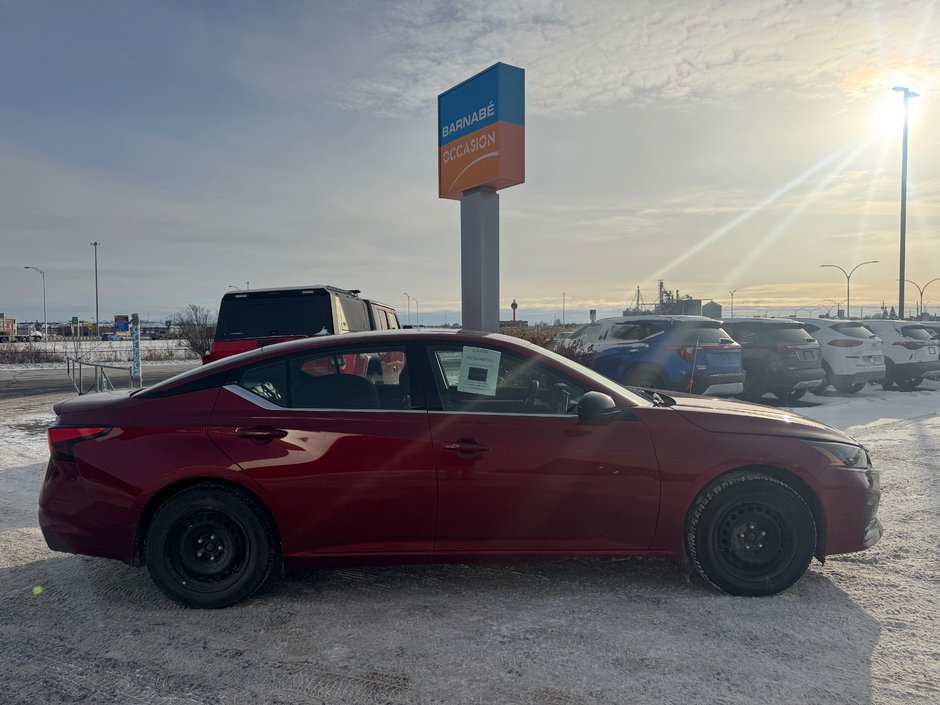 2023 Nissan Altima SR Leather + Sunroof + Bose