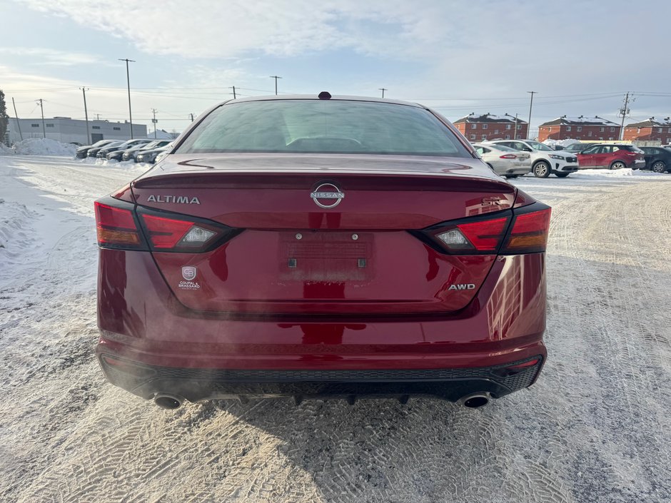 2023 Nissan Altima SR Leather + Sunroof + Bose