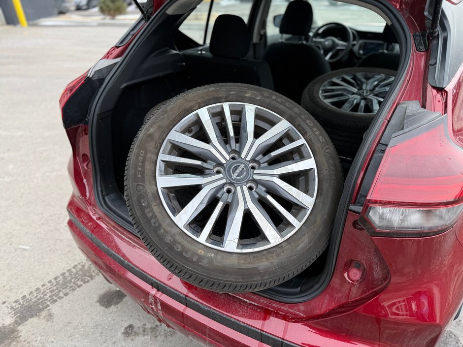 2025 Nissan Kicks Play SV-8