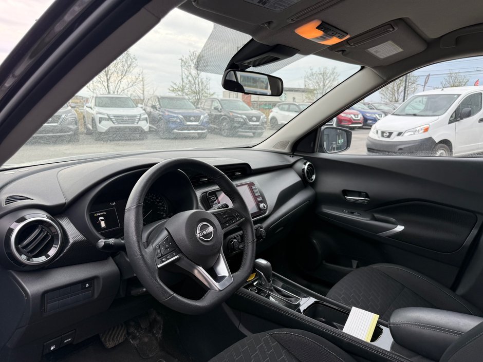 2025 Nissan Kicks Play SV-8