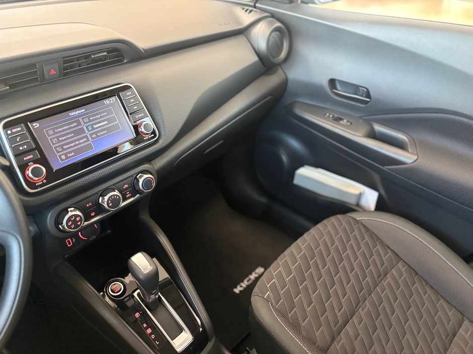 2021 Nissan Kicks S-11