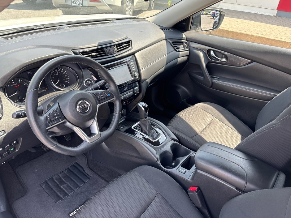 Nissan Rogue SV PRIVILEGE AWD 2020-10