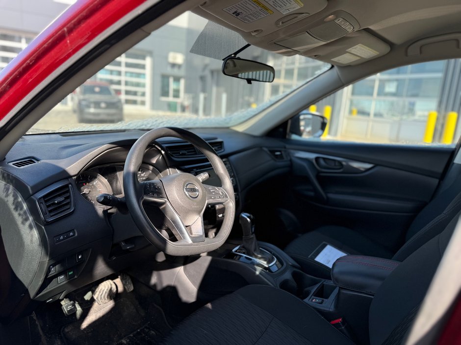 2020 Nissan Rogue S-8