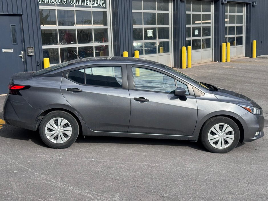 Nissan Versa S 2022-3