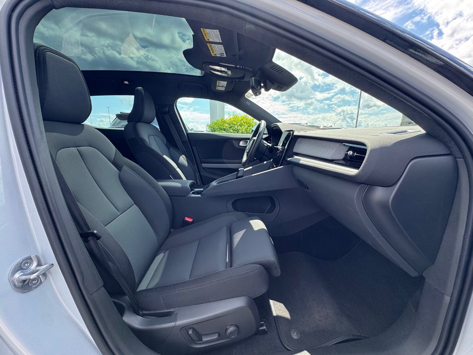 2024 Polestar 2 LONGRANGE  PLUS PANORAMIC SUNROOF - NAVIGATION