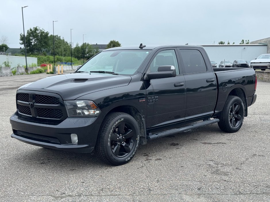 2021 Ram 1500 Classic EXPRESS 4X4 CREW CAB // V8 // NIGHT EDITION-0