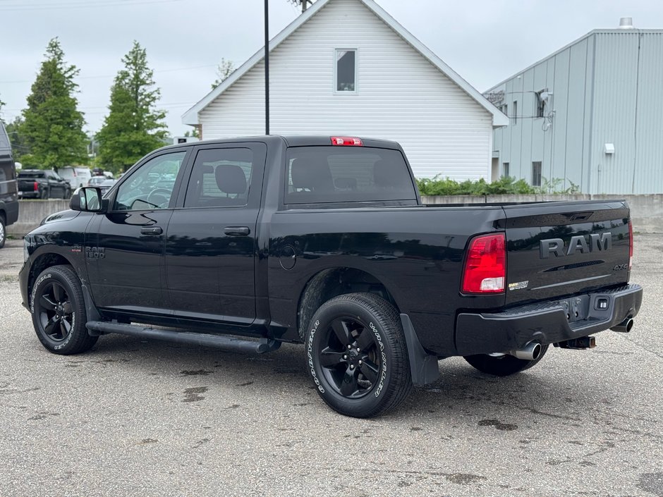 2021 Ram 1500 Classic EXPRESS 4X4 CREW CAB // V8 // NIGHT EDITION-2