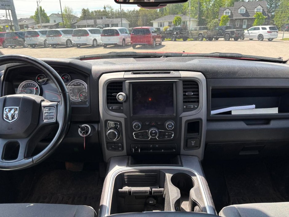 Ram 1500 Classic EXPRESS // QUAD CAB // BOÎTE 6.4'' 2022-8