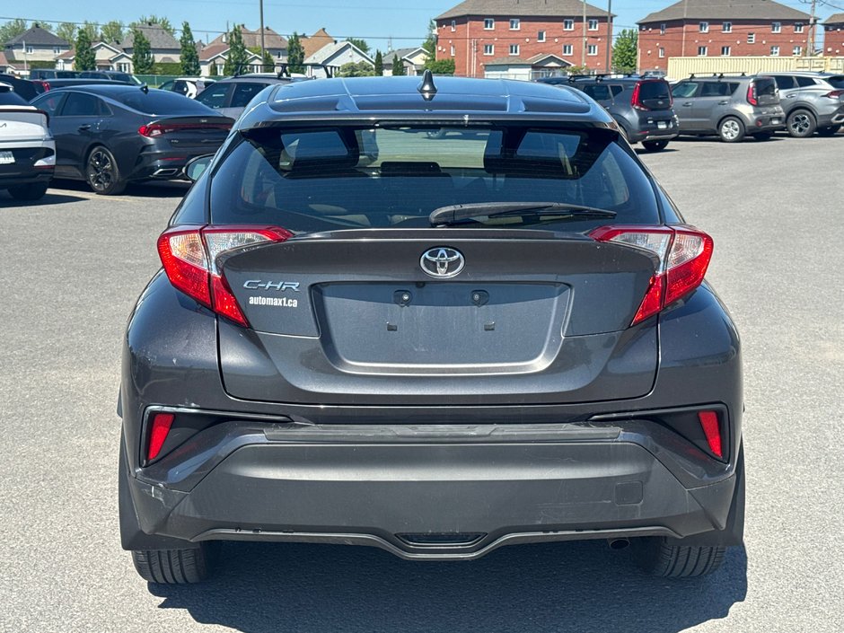 2019 Toyota C-HR  A/C + Backup camera