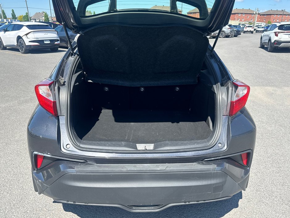 2019 Toyota C-HR  A/C + Backup camera