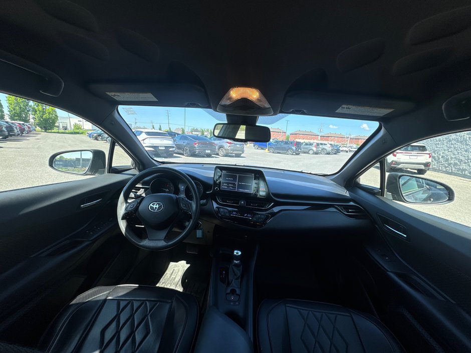 2019 Toyota C-HR  A/C + Backup camera