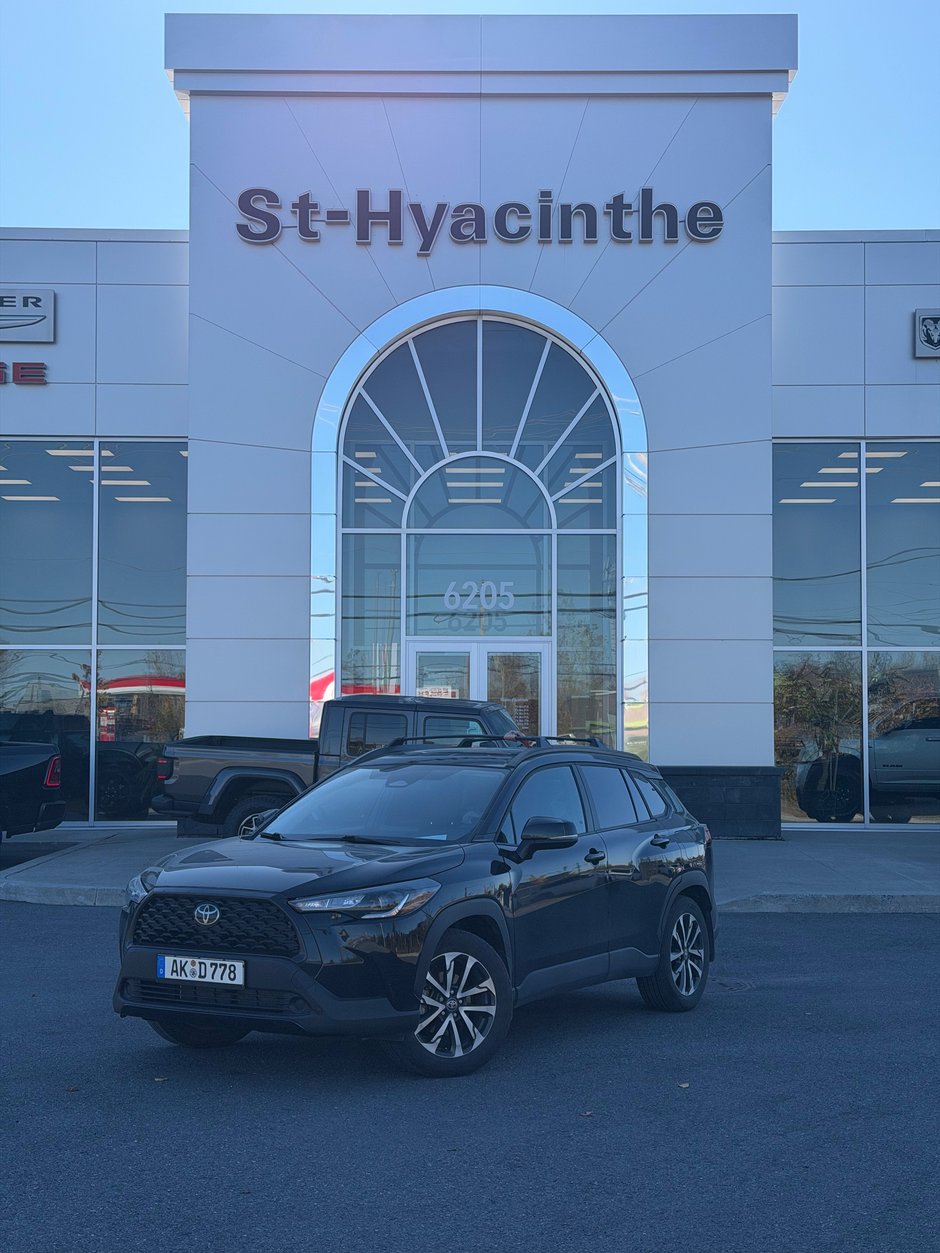 2025 Toyota Corolla Cross LE in Saint-Hyacinthe, Quebec