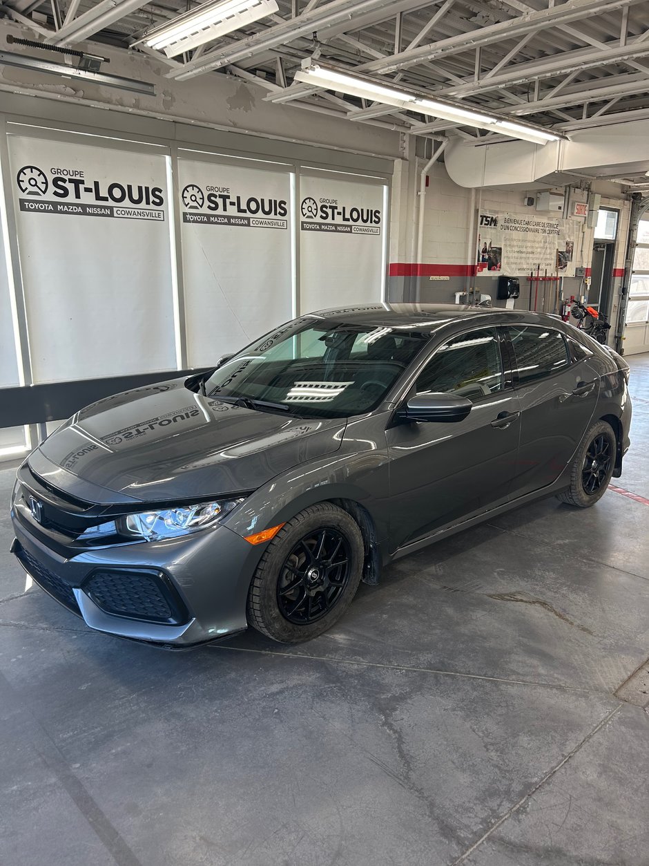 2017  Civic Hatchback LX in Cowansville, Quebec