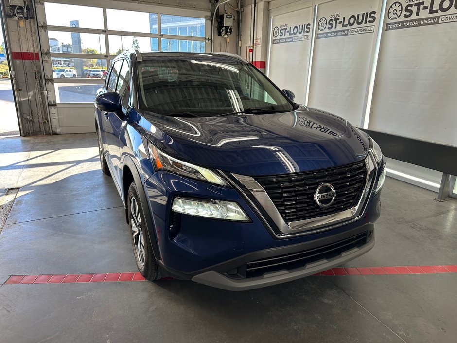 2021 Nissan Rogue SV in Cowansville, Quebec
