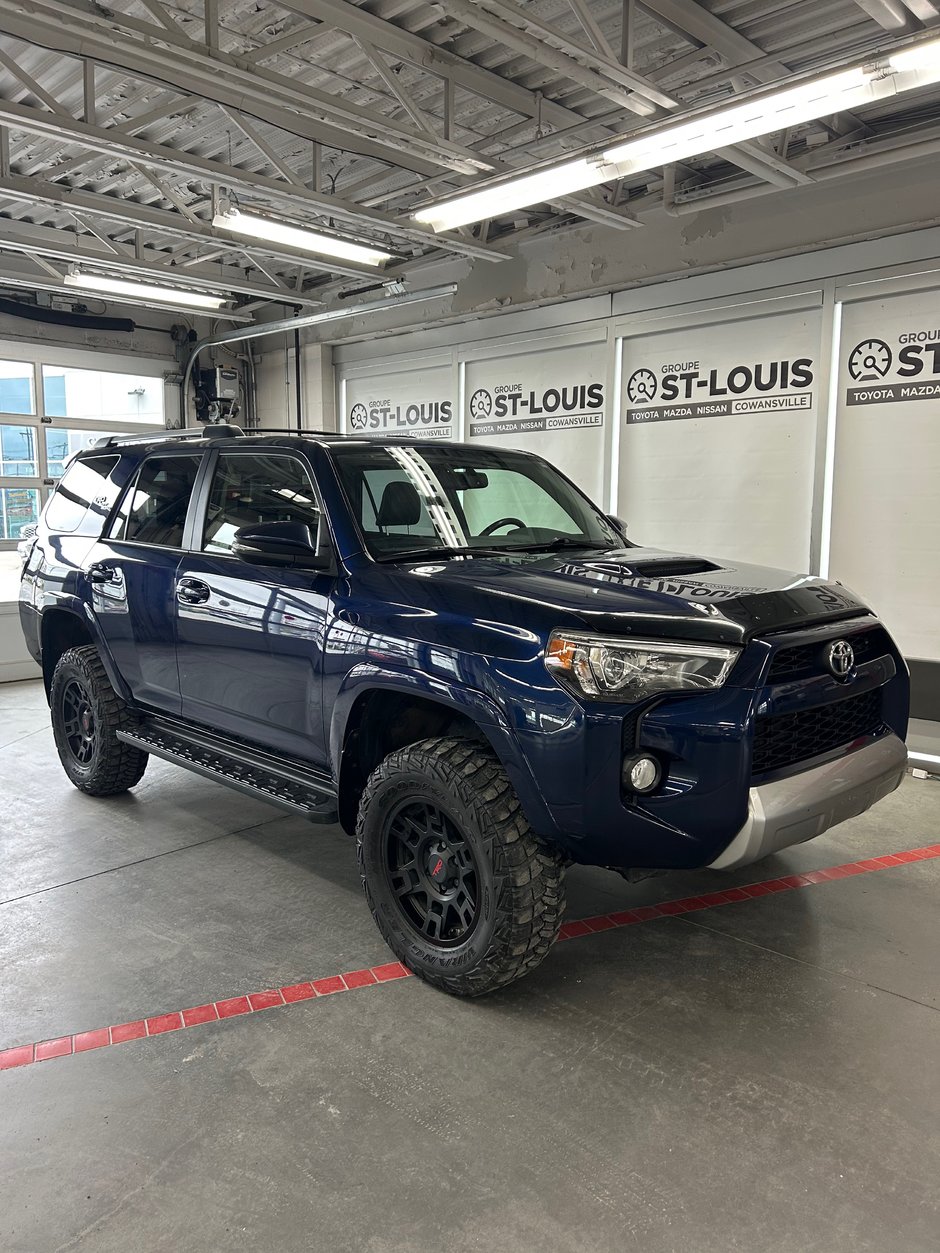 Toyota 4Runner SR5 / TRD OFF ROAD 2016 à Cowansville, Québec