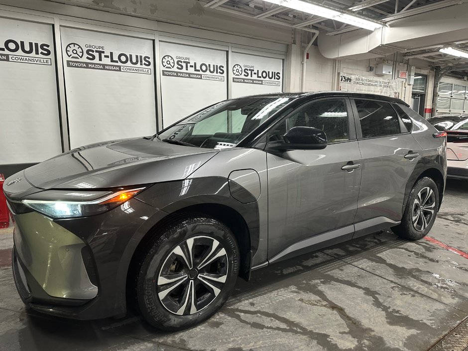 Toyota bZ4X XLE AWD 2023 à Cowansville, Québec