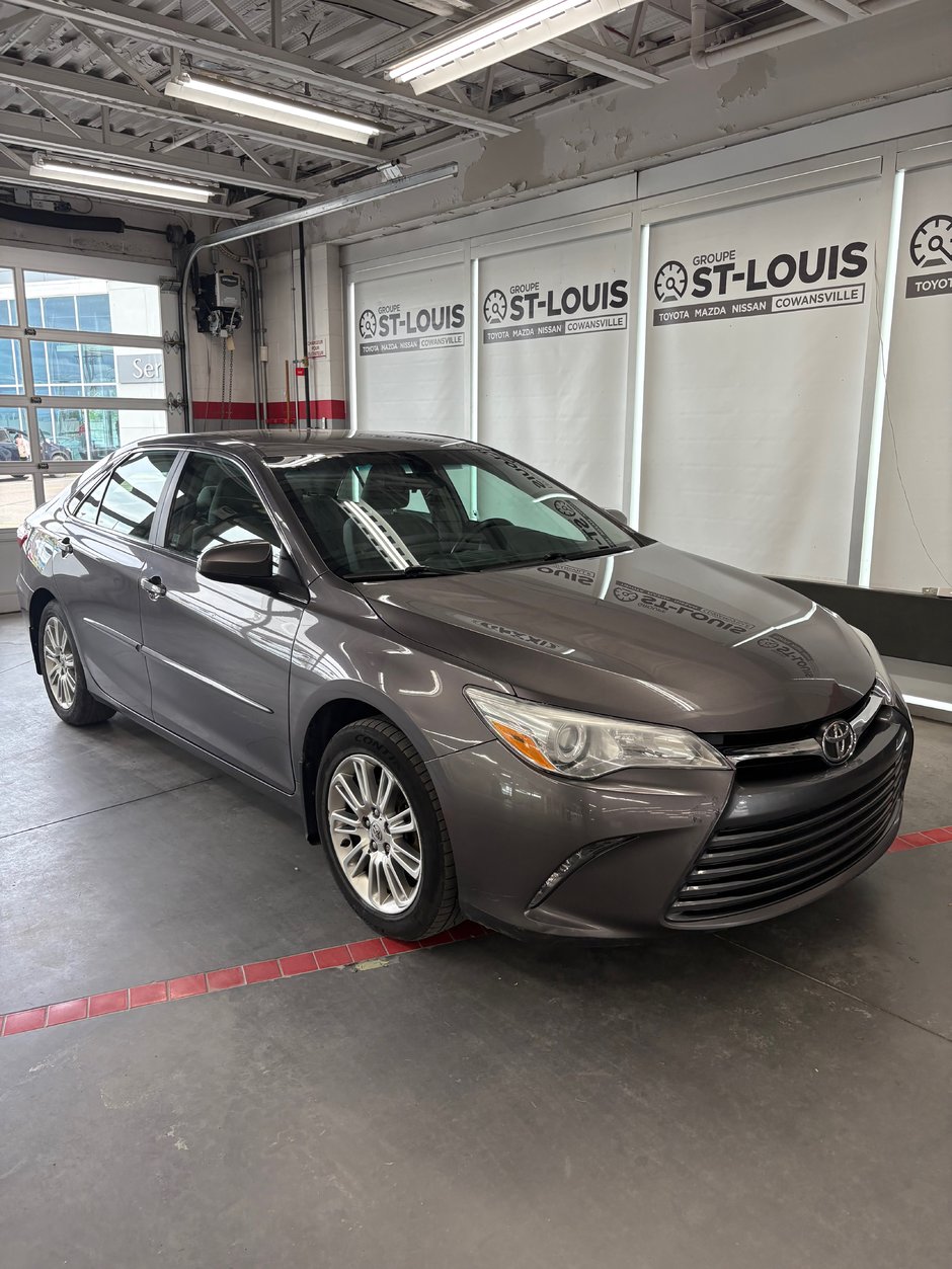 Toyota Camry LE 2015 à Cowansville, Québec