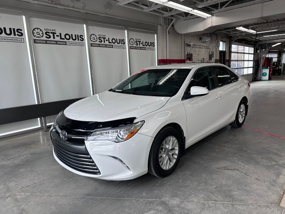 2016 Toyota Camry LE - Caméra de Recul - Sièges Chauffants - Mags in Cowansville, Quebec