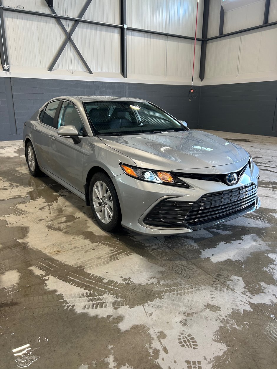 2023  Camry Hybrid LE in Cowansville, Quebec