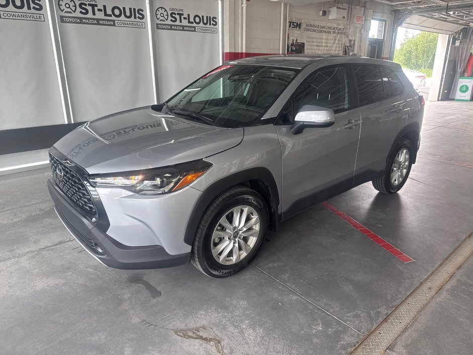 2024 Toyota COROLLA CROSS LE in Cowansville, Quebec