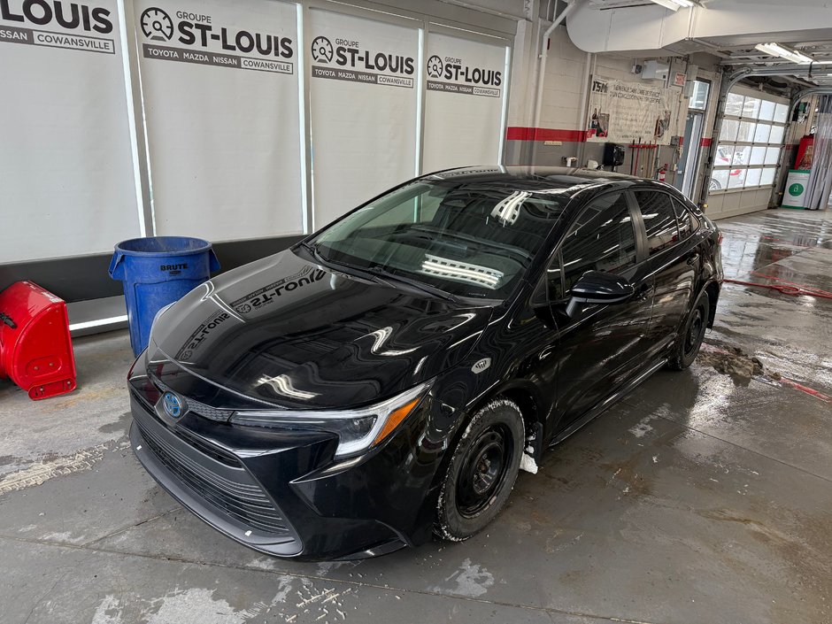 Toyota COROLLA HYBRID LE AWD 2023 à Cowansville, Québec