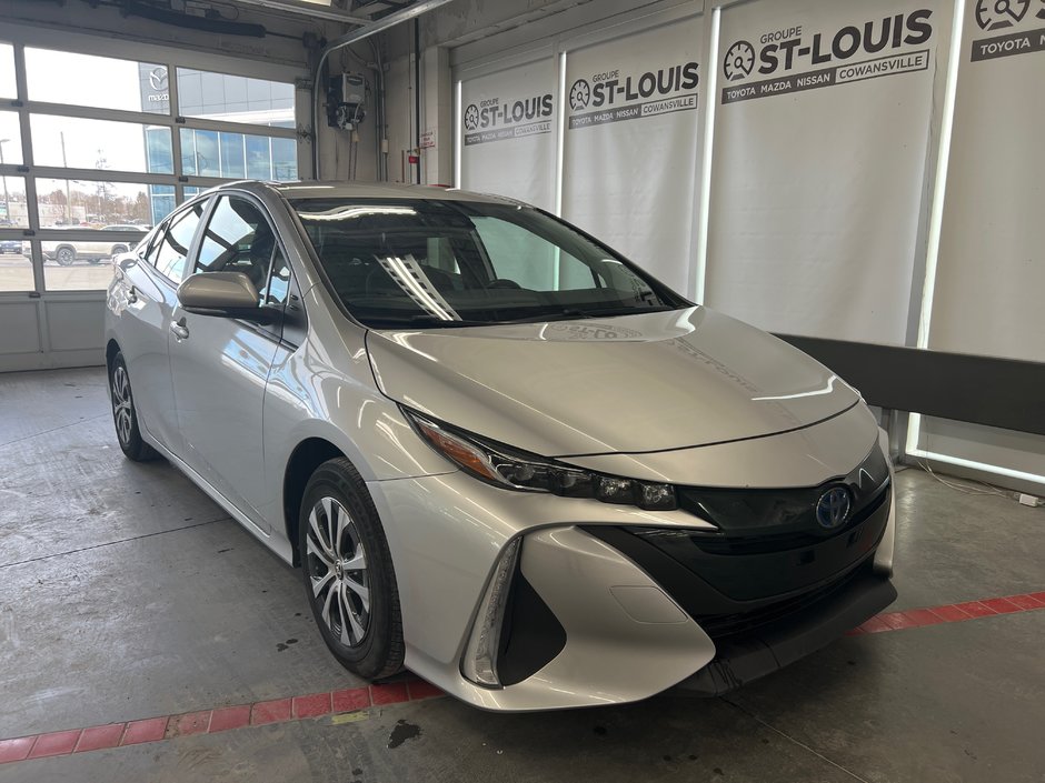 2022 Toyota PRIUS PRIME Garantie Platine 100000 km in Cowansville, Quebec